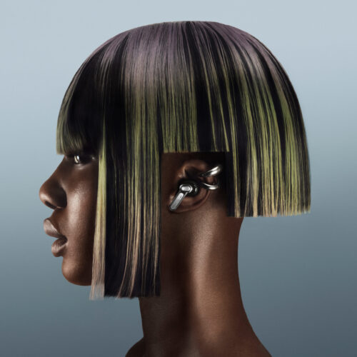 Fera_lifestyle_in_ear_black_1x1