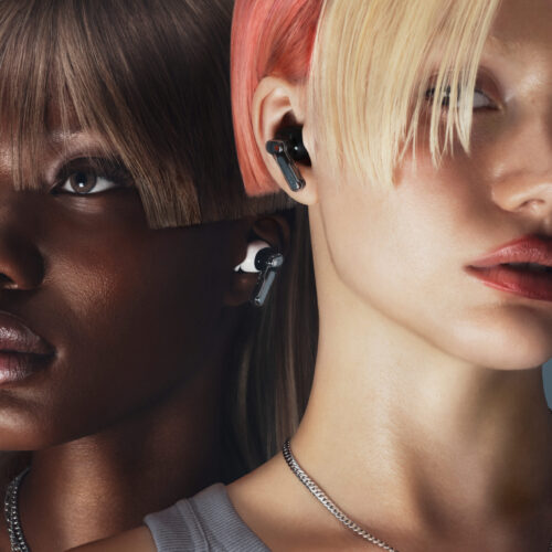 Fera_lifestyle_in_ear_both_1x1